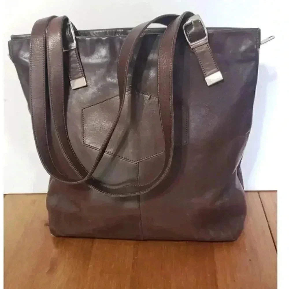 Vintage 1970's dove leather shoulder bag goat leather super soft zip closure